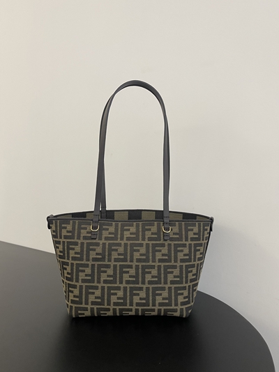 フェンディバッグ正面デザイン